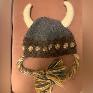 Metropolitan opera Viking hat stunning! 100% acrylic